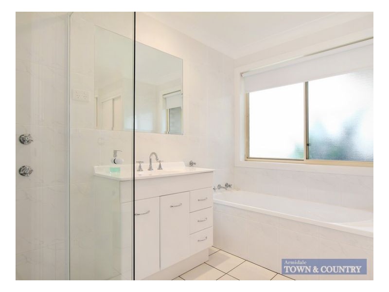 17 McCarthy Crescest, Armidale NSW 2350