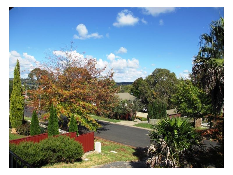 2/5 Oak Tree Drive, Armidale NSW 2350
