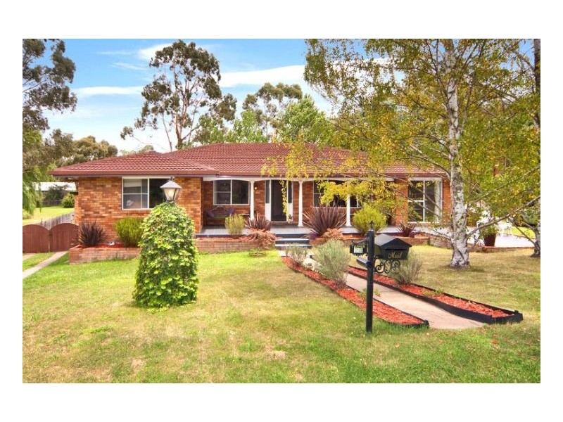 24 Werrina Crescent, Armidale NSW 2350