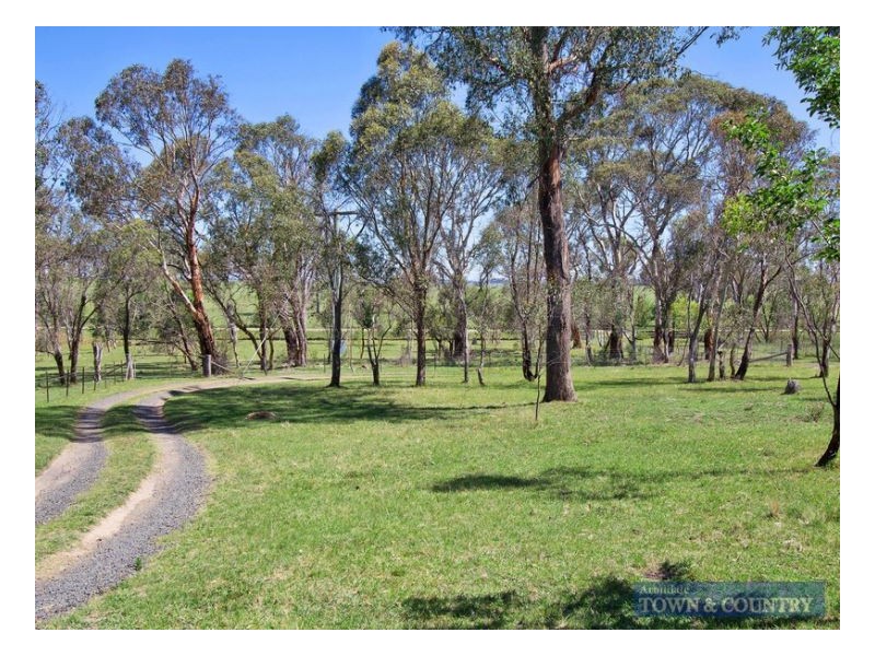 33 Tulong Road, Armidale NSW 2350