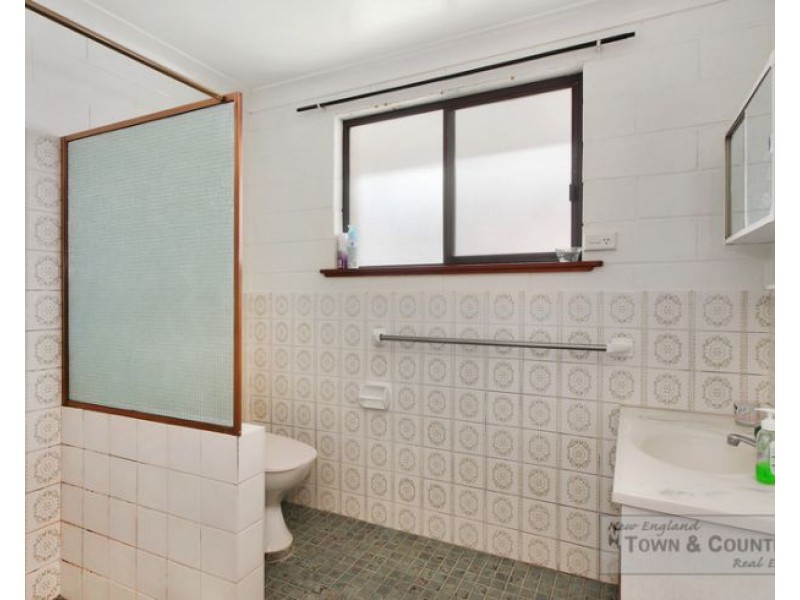 2/2 Bishop Crescent, Armidale NSW 2350