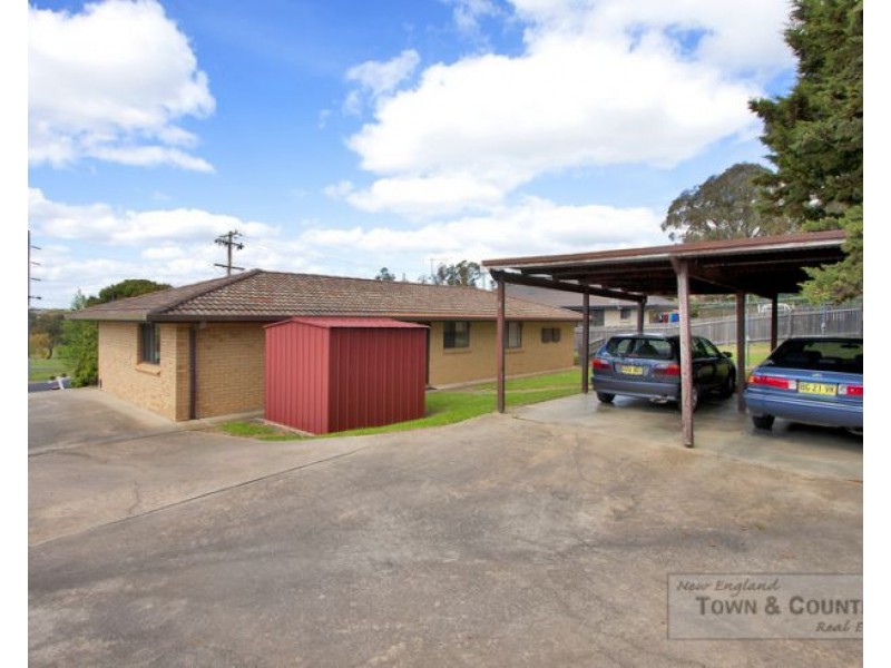 2/2 Bishop Crescent, Armidale NSW 2350