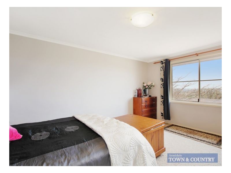 1. Manning Court, Armidale NSW 2350