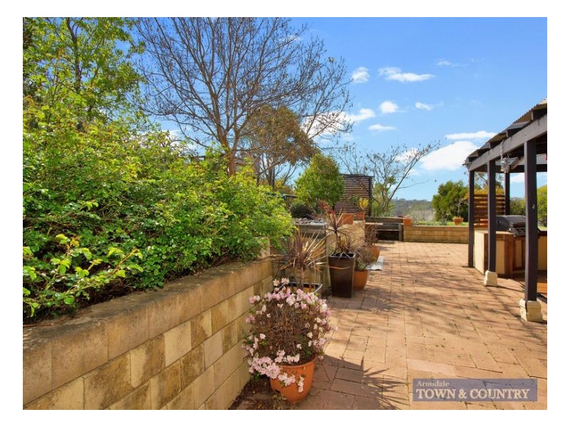 1. Manning Court, Armidale NSW 2350