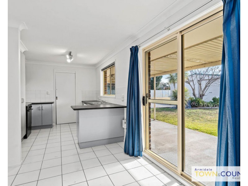 12 Evangelene Crescent, Armidale NSW 2350