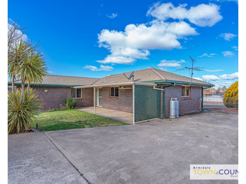 12 Evangelene Crescent, Armidale NSW 2350