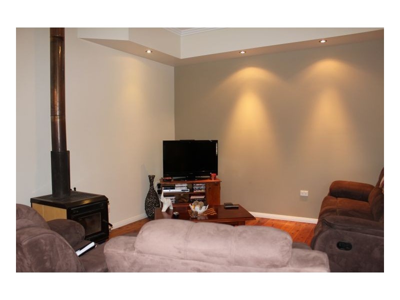 8 Marne Street, Guyra NSW 2365