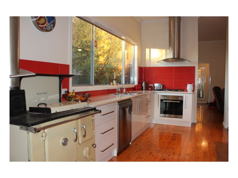 8 Marne Street, Guyra NSW 2365