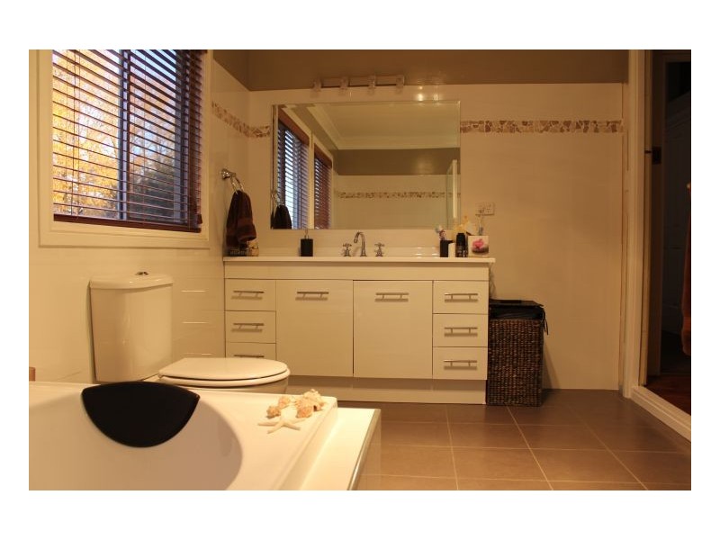 8 Marne Street, Guyra NSW 2365