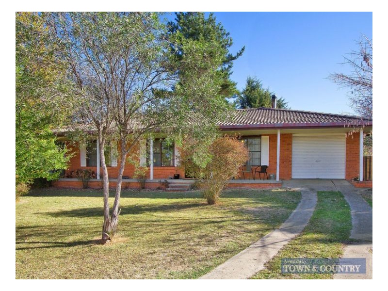 8 Hawthorne, Armidale NSW 2350