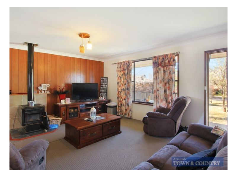 8 Hawthorne, Armidale NSW 2350