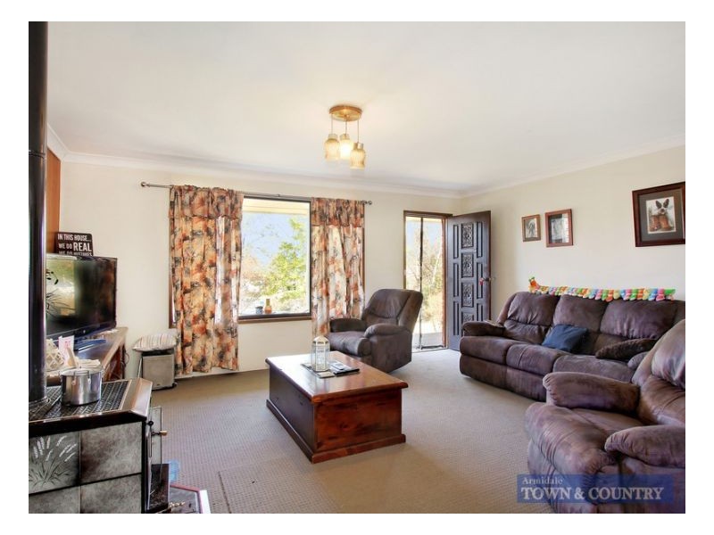 8 Hawthorne, Armidale NSW 2350