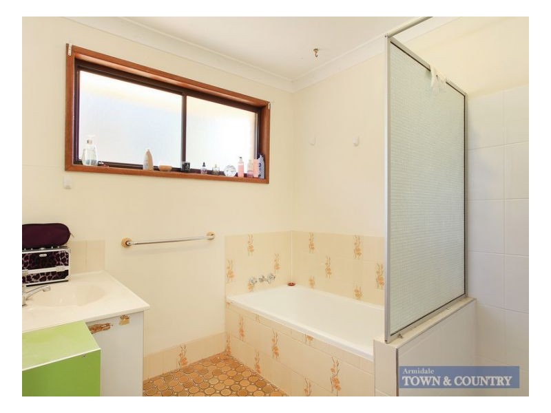 8 Hawthorne, Armidale NSW 2350