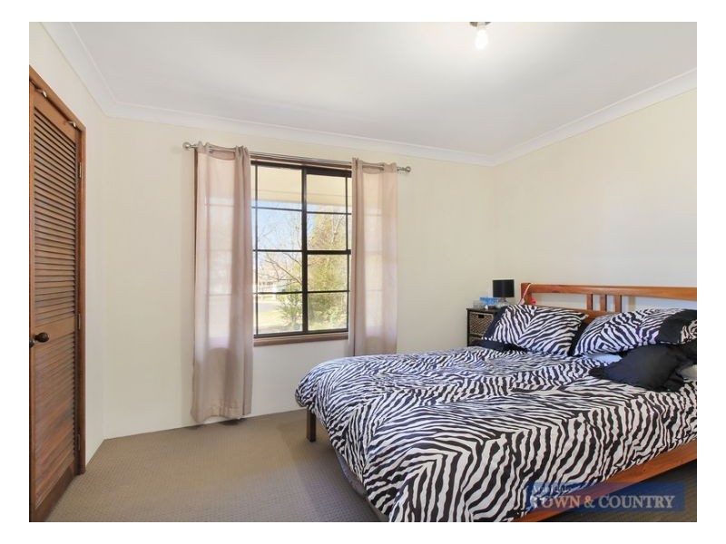 8 Hawthorne, Armidale NSW 2350
