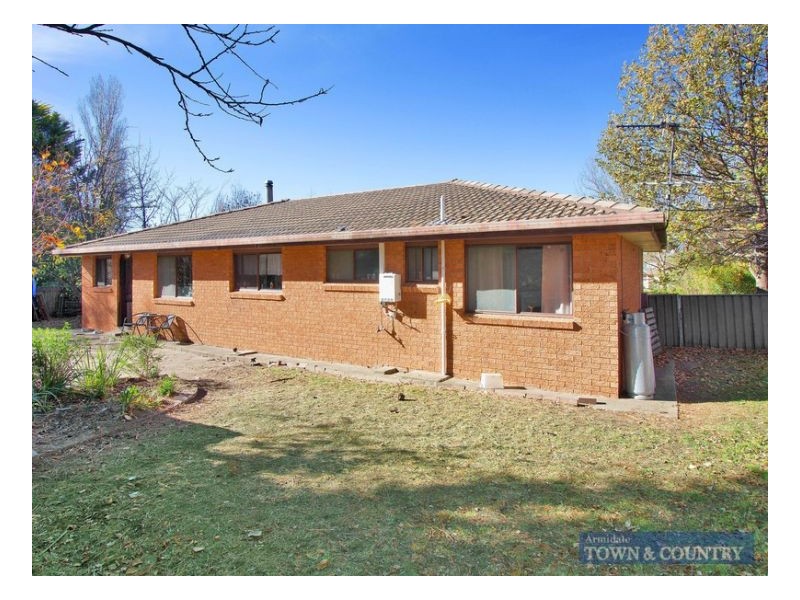 8 Hawthorne, Armidale NSW 2350