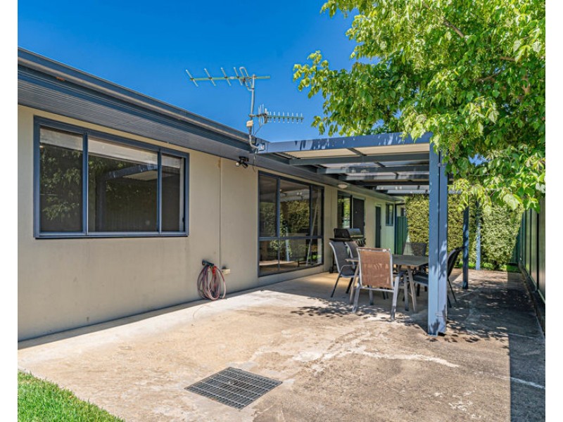 2/6 Grills Place, Armidale NSW 2350