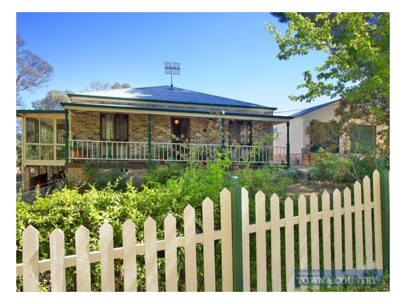 6 Vincent Street, Uralla NSW 2358