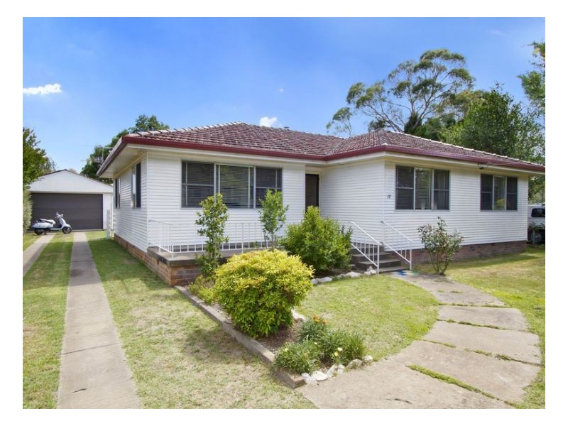 17 Duval Street, Armidale NSW 2350