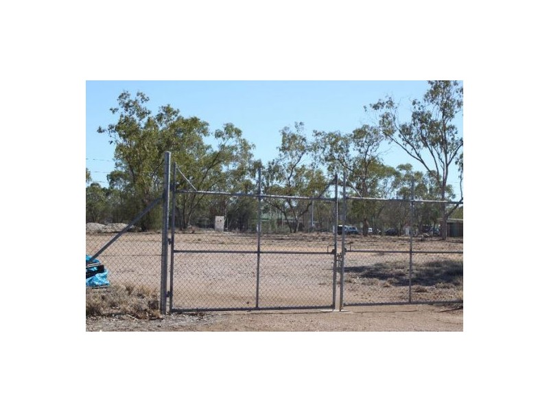 4 Nobby Road, Lightning Ridge NSW 2834