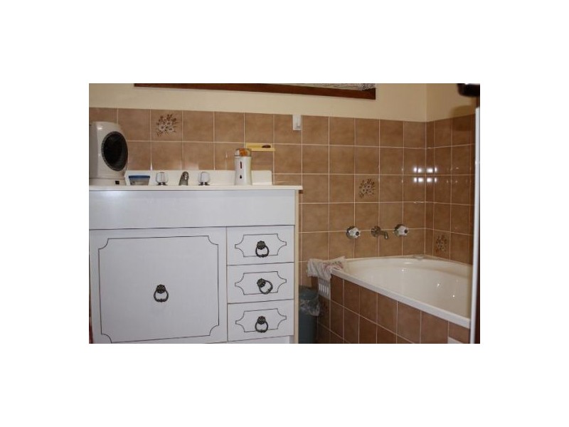 27 Nettleton Drive, Lightning Ridge NSW 2834