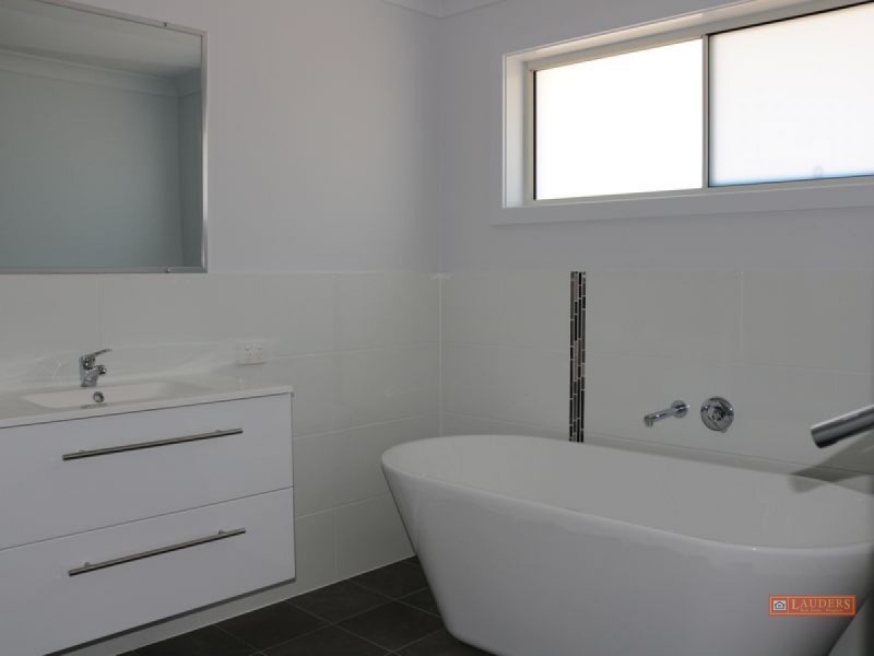 2/3 Hereford Close, Wingham NSW 2429