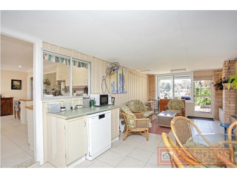 58 Combined Street, Wingham NSW 2429