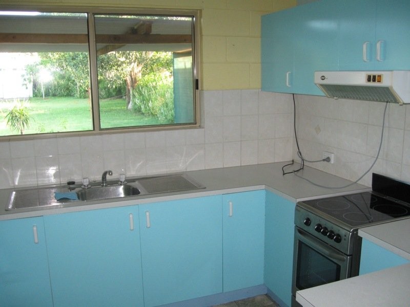 122 Hammond Street, Urangan QLD 4655