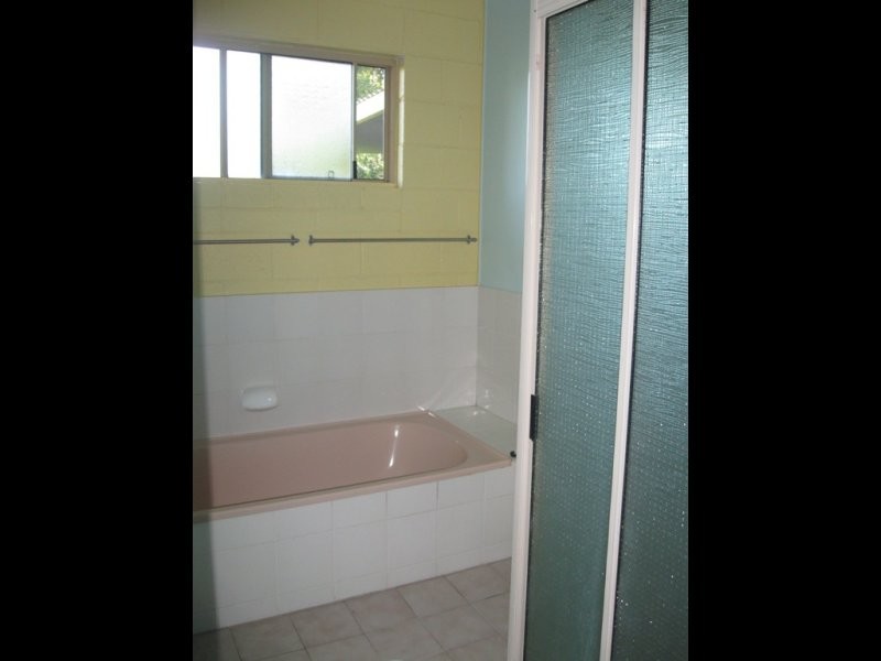 122 Hammond Street, Urangan QLD 4655