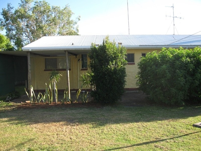 122 Hammond Street, Urangan QLD 4655