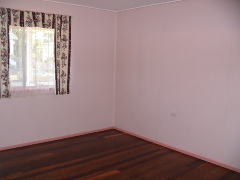 30 Hillcrest Avenue, Maryborough QLD 4650