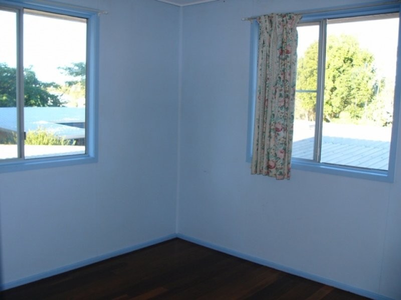 30 Hillcrest Avenue, Maryborough QLD 4650