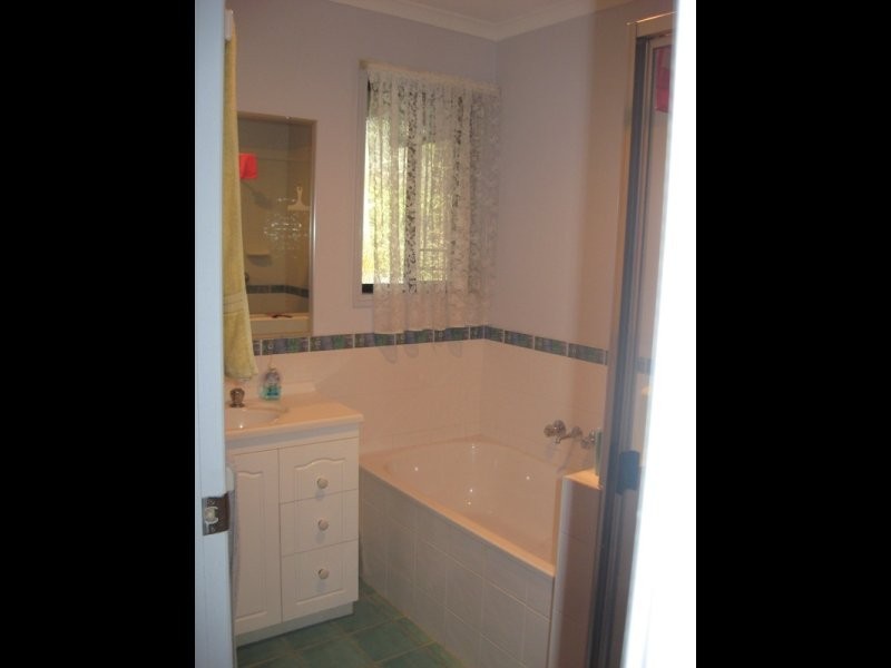 51 Amanda Avenue, Oakhurst QLD 4650