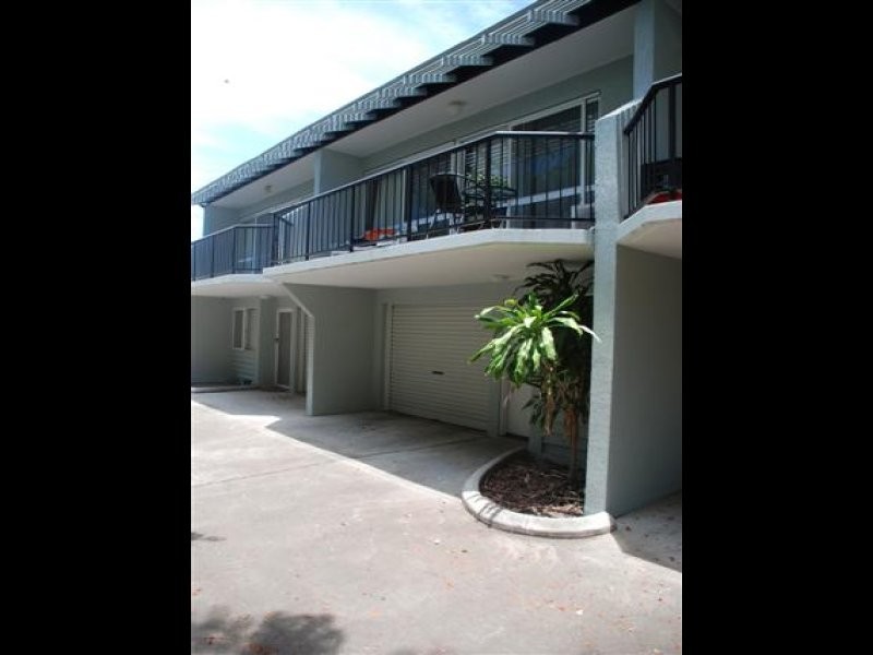 3 404 Esplanade, Torquay QLD 4655