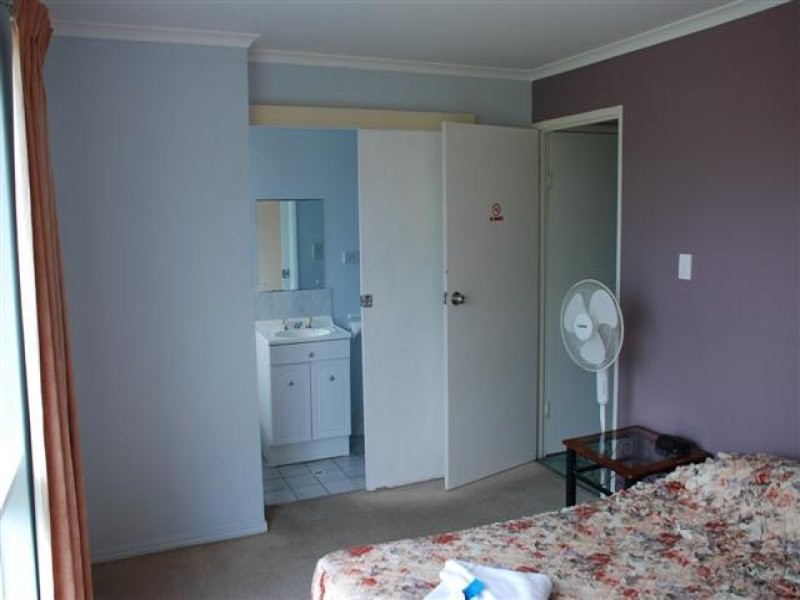 3 404 Esplanade, Torquay QLD 4655