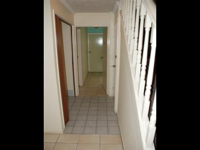 3 404 Esplanade, Torquay QLD 4655