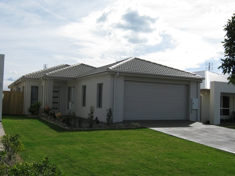 7 Lady Nelson Drive, Eli Waters QLD 4655