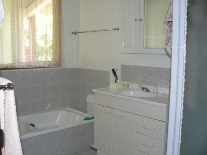 5 Wolseley St, Granville QLD 4650