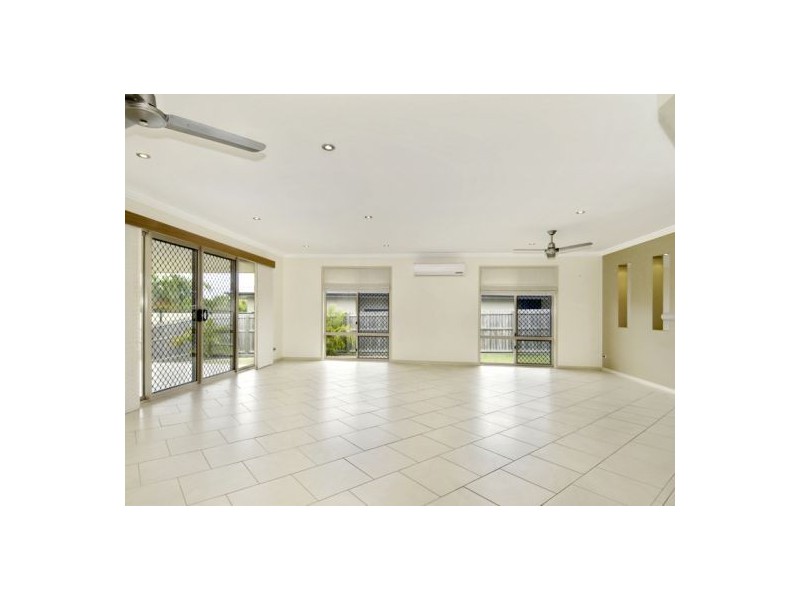 25 Harrison Circuit, Urangan QLD 4655