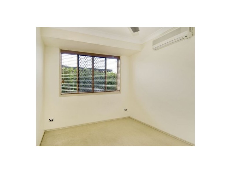 25 Harrison Circuit, Urangan QLD 4655