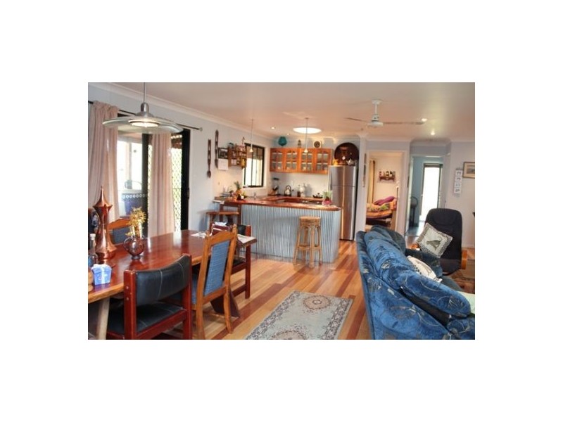 32 Roberts Rd, Torbanlea QLD 4662