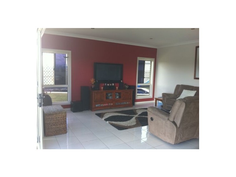 24 Earl Street, Eli Waters QLD 4655