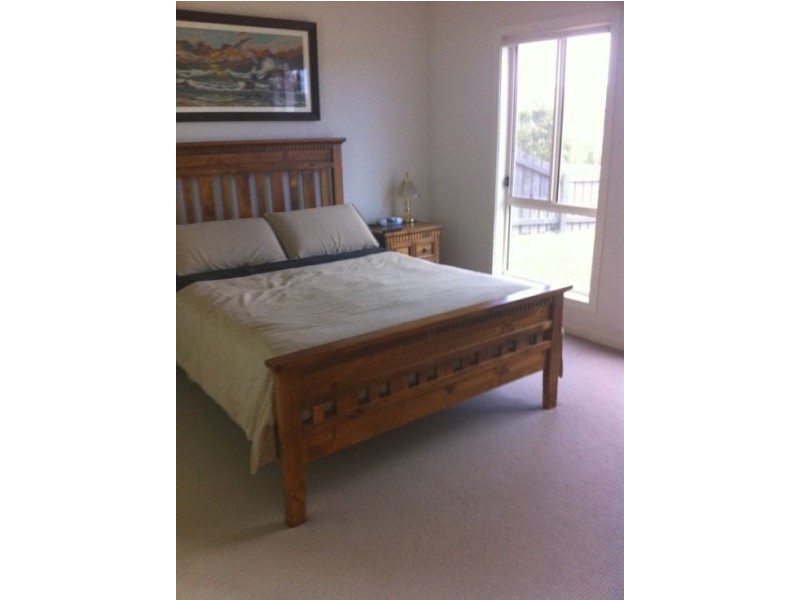 24 Earl Street, Eli Waters QLD 4655