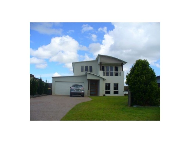 24 Earl St Vincent, Eli Waters QLD 4655