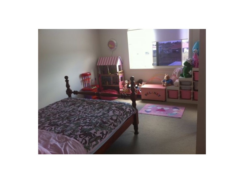 24 Earl St Vincent, Eli Waters QLD 4655