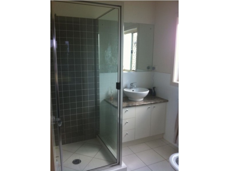 24 Earl St Vincent, Eli Waters QLD 4655
