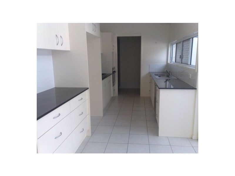 2/71 Elizabeth Street, Urangan QLD 4655