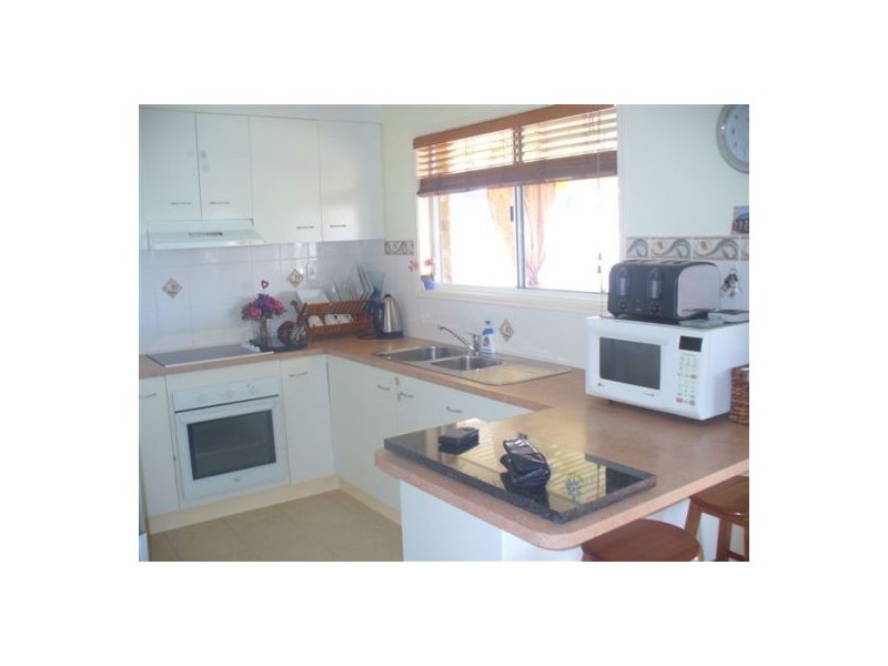 54 Joselyn Drive, Point Vernon QLD 4655