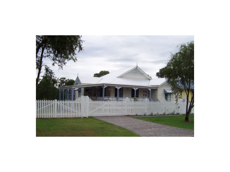 77 Dundas St, Granville QLD 4650