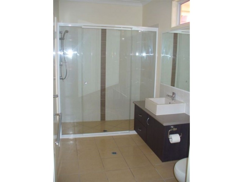 2/71 Elizabeth Street, Urangan QLD 4655