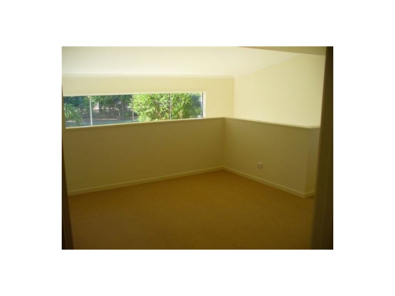 2/71 Elizabeth Street, Urangan QLD 4655